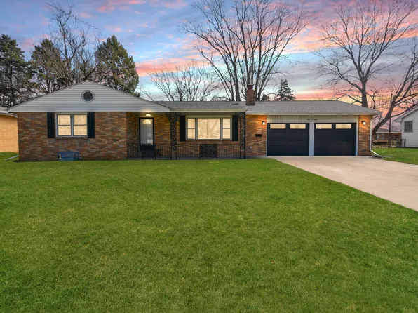 908 N Maple St, Lexington, IL 61761