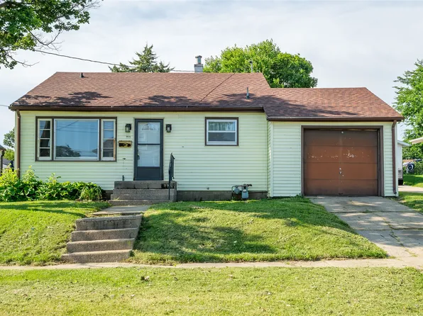 719 N 2nd Ave E, Newton, IA 50208