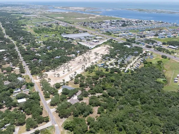 39 Portia Ave, Rockport, TX 78382
