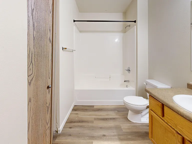 Pineview Apartments — Photo 18