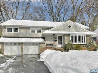 30 Edgemont Rd, Glen Rock, NJ 07452