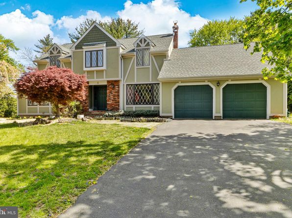 6 Laurel Wood Dr, Lawrence Township, NJ 08648