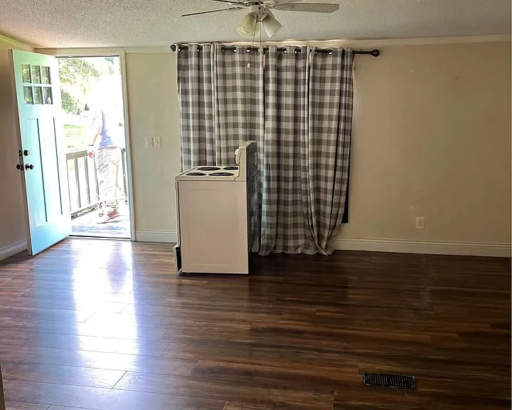 104 Adams Ln — Photo 6