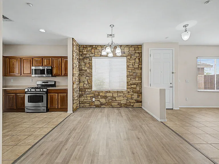 1676 W Morse Dr — Photo 11