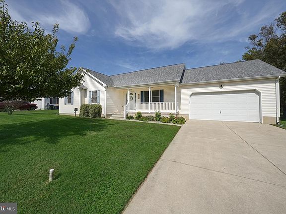 2nd image of 464 Fieldcrest Dr