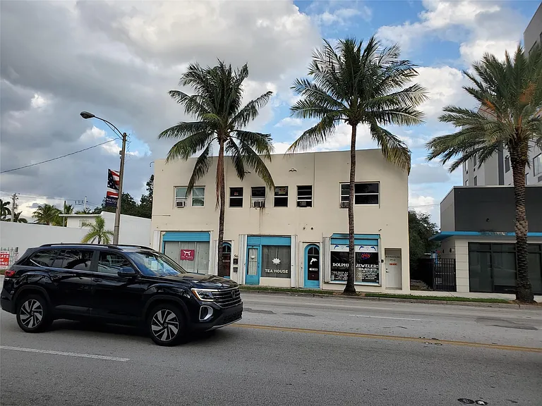 50 N Federal Hwy #1 — Photo 1
