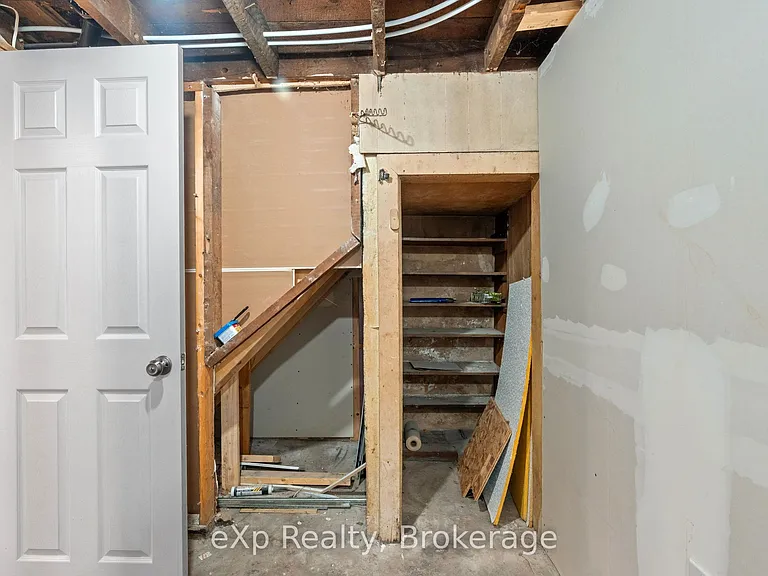 236 Sydenham St — Photo 35