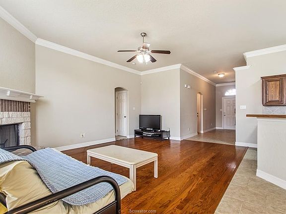 5th image of 903 Dove Landing Ave