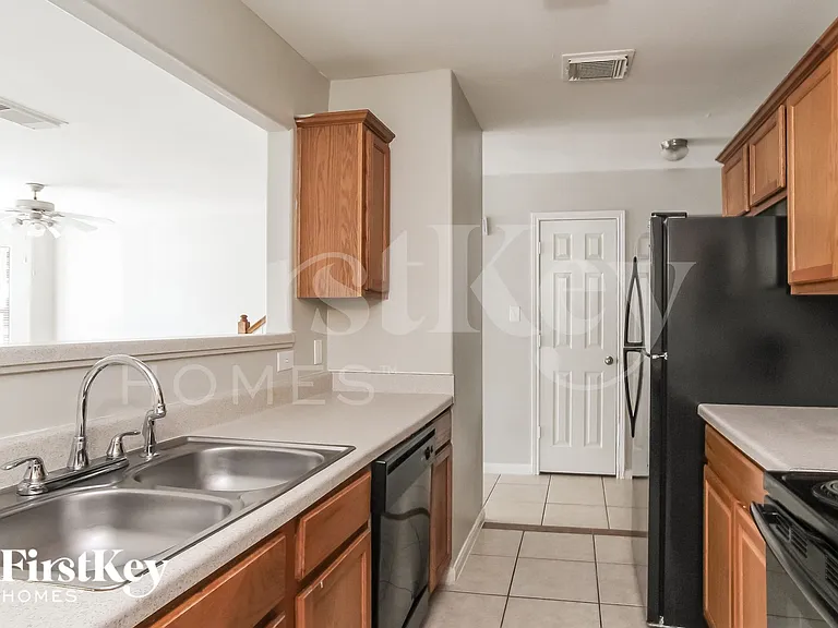 2935 La Estancia Ln — Photo 5