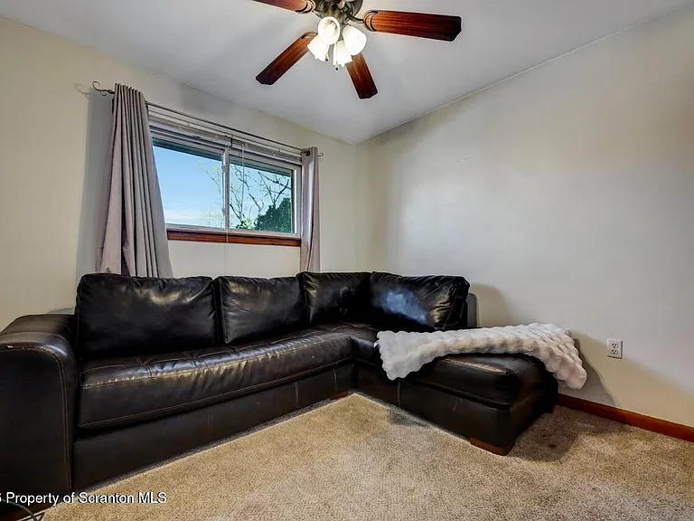 1020 W Market St — Photo 14