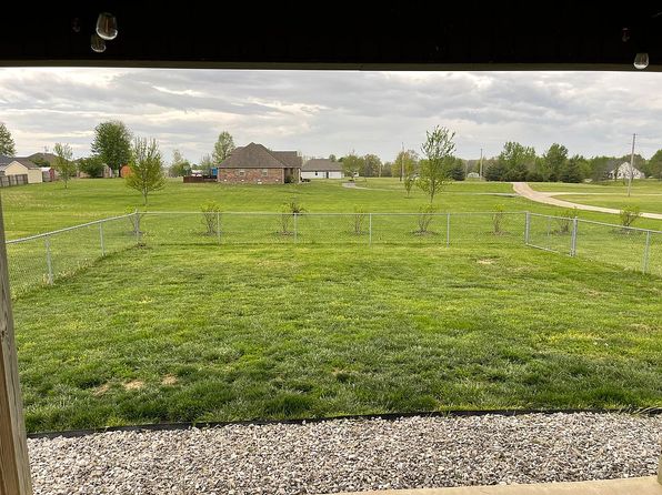 1054 W Thoroughfare St, Seymour, MO 65746