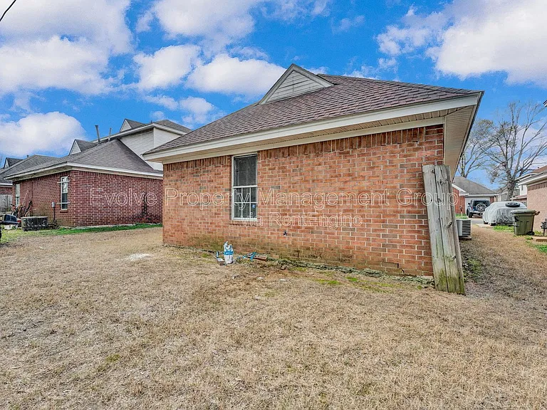3014 Meadows Ln — Photo 21