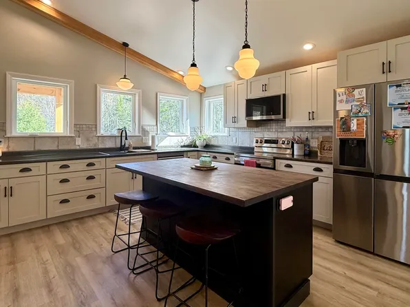 721 River Road, Calais, ME 04619