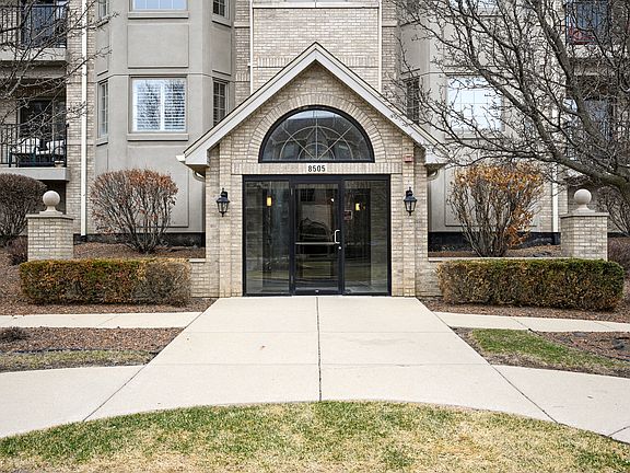 2nd image of 8505 Woodward Ave Unit 201