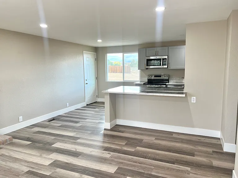 5685 Dolores Dr — Photo 3