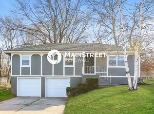 515 SE 19th St, Oak Grove, MO 64075