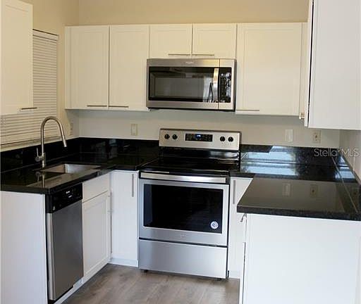 5th image of 1757 Fulton Ave