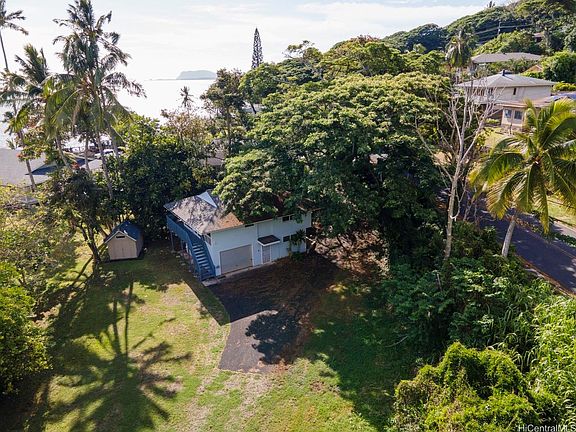 Cottage only

(Gates, paths, and gardens are shared with the main house tenants.)