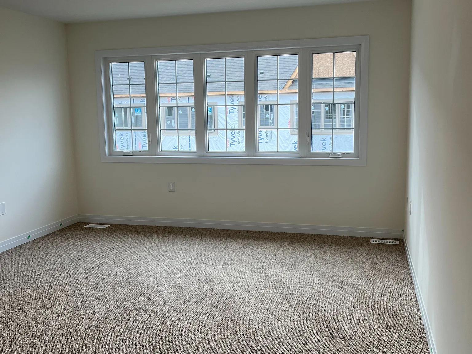 3 bed, $2,400 — Photo 3