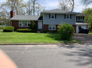 135 Ampere Ave, Oakhurst, NJ 07755