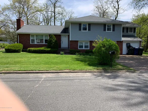135 Ampere Ave, Oakhurst, NJ 07755