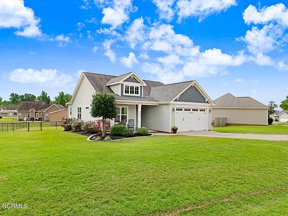 4th image of 320 Stillwater Creek Drive