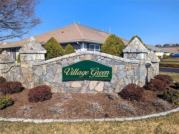 2nd image of 3105 Village Green Cir
