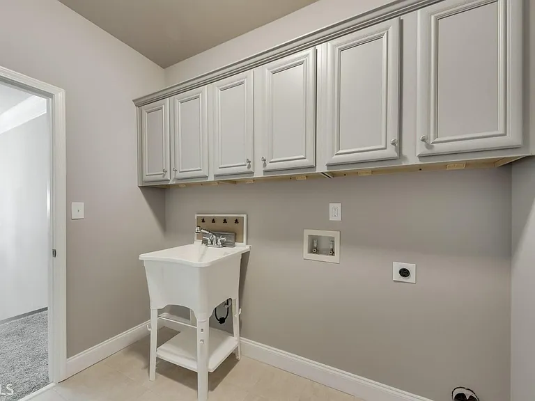 1815 Treymire Ct — Photo 9