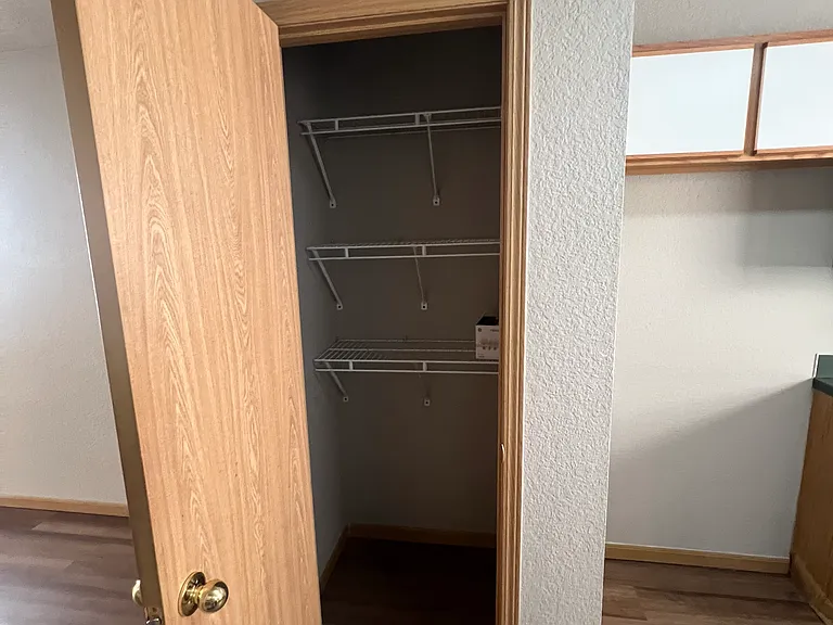 1370 N Tradition Ave — Photo 5
