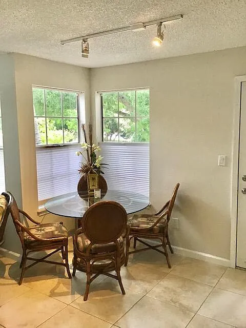 1125 Crystal Way — Photo 3
