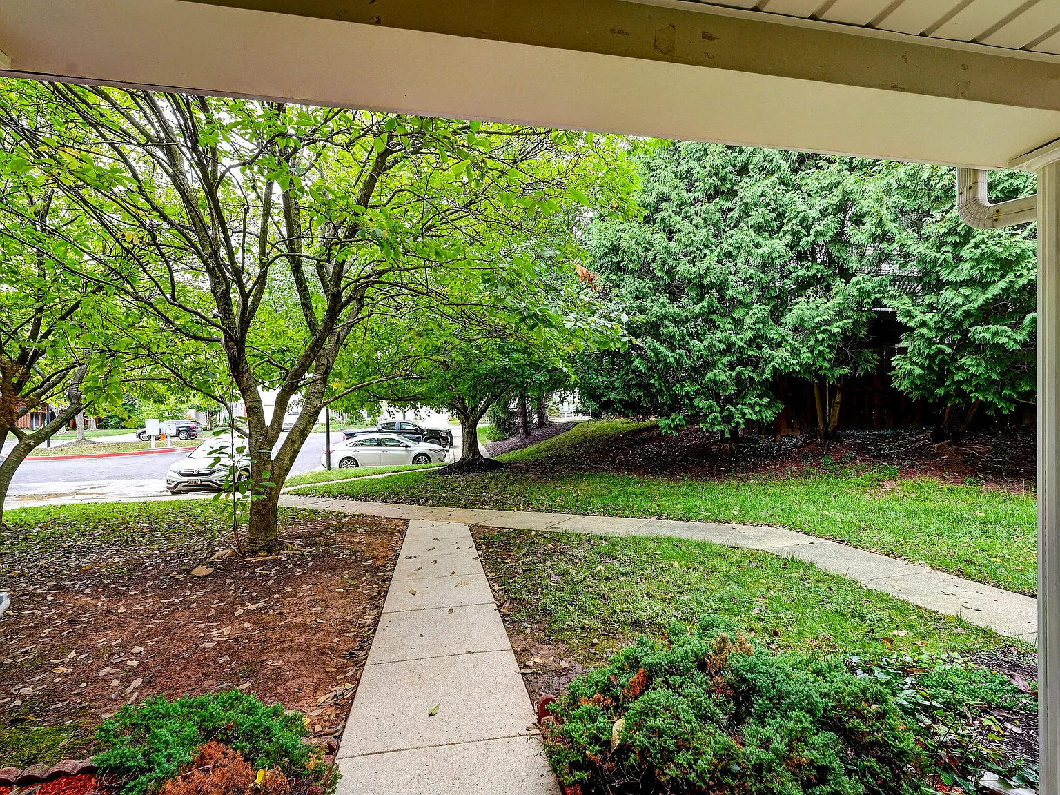 4 bed, 2.5 bath, 2448 sqft, $3,200 — Photo 4
