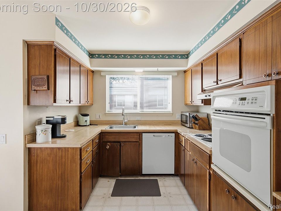 21980 Tredwell Ave, photo 9