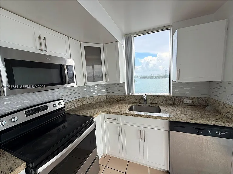 7601 E Treasure Dr #2220 — Photo 2