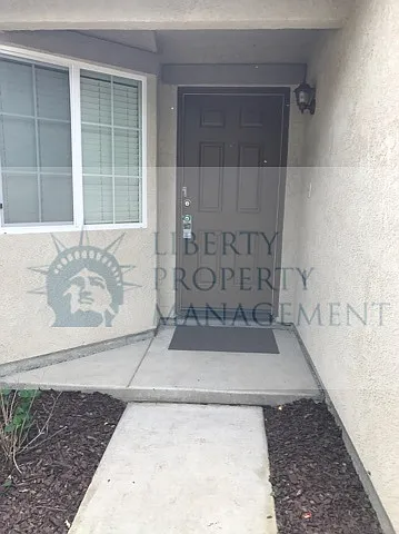 3 bed, 1861 sqft, $2,195 — Photo 2
