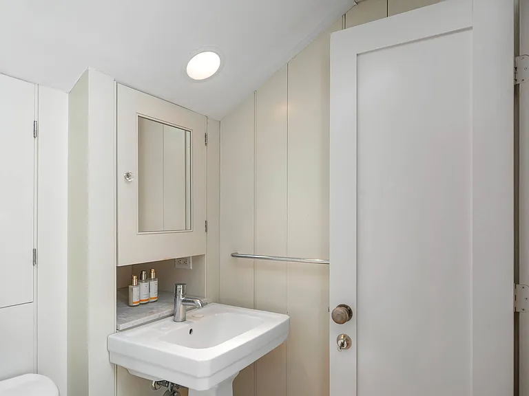 4 Cozzens Ln — Photo 12