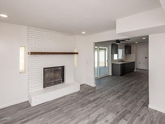 5th image of 131 Acoma Blvd N