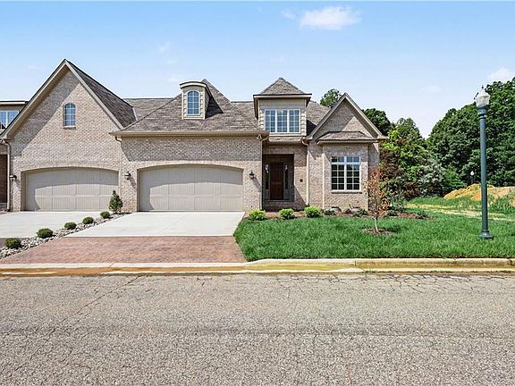 4th image of 14 Creswell Manor Dr