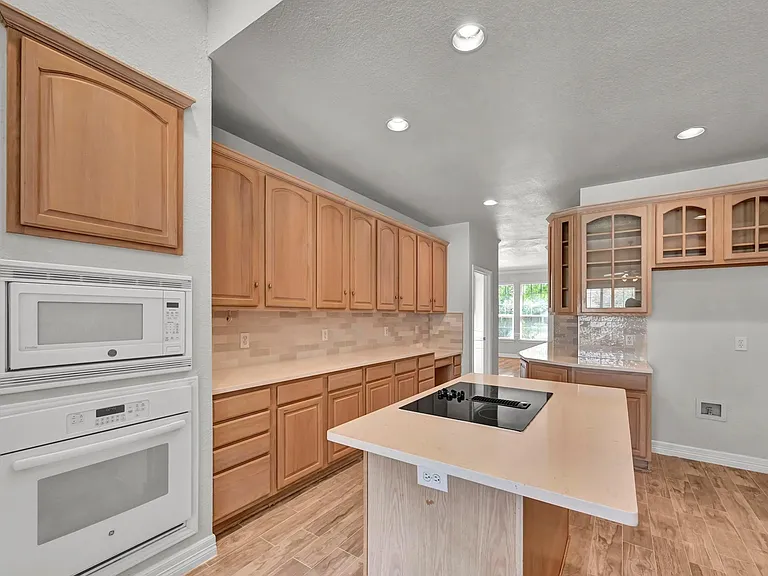 306 Canyon Lake Dr — Photo 15