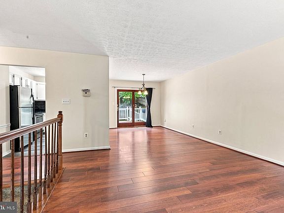 2nd image of 6150 Fairbourne Ct