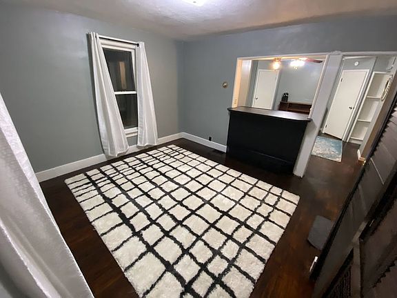 3rd image of 728 Gay St