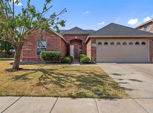 5260 Dillon Cir, Haltom City, TX 76137
