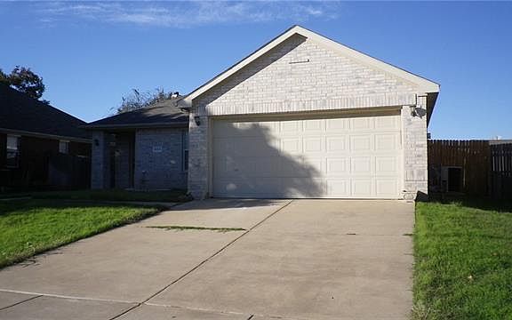 3rd image of 803 Allencrest Dr
