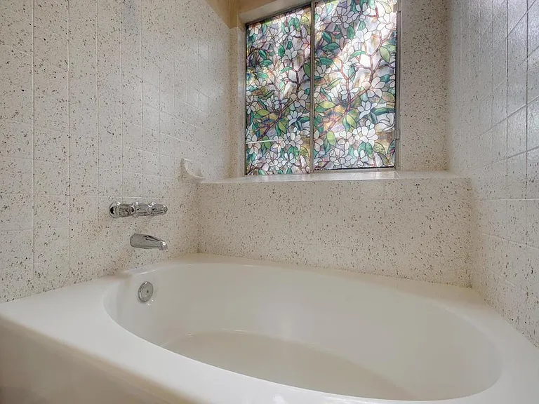 6305 Evangeline Trl — Photo 17