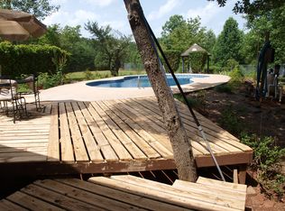 558 Merck Rd, Cleveland, GA 30528