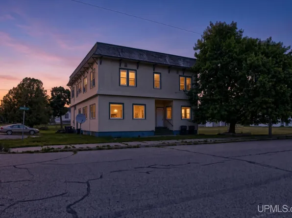 W5496 1st St, Hermansville, MI 49847