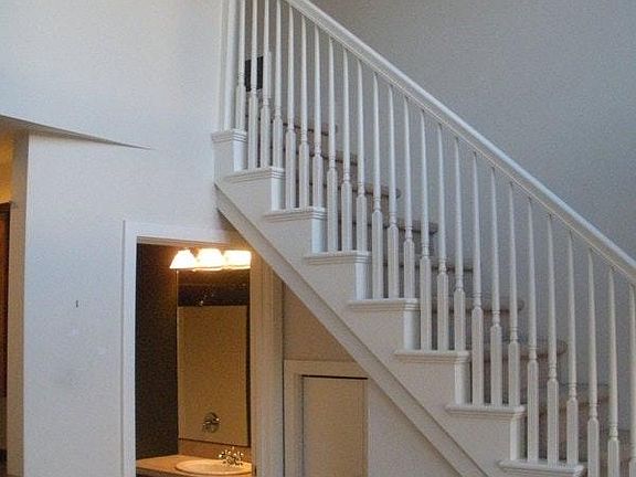 2nd image of 123 Queen Anne Ave N Floor 5
