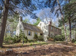 2 Meservey Ln, Lynnfield, MA 01940