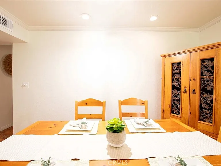 7310 Balboa Blvd #F — Photo 9