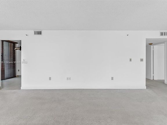 3rd image of 210 174th St APT 609