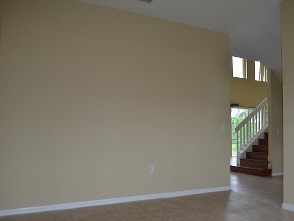 5th image of 551 Brighton Ct
